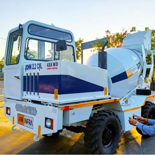 Self Loading Concrete Mixer Machine